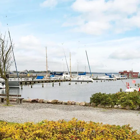 6 Person In Egernsund-by Traum